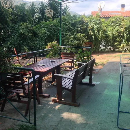 La Casa Rosa Сasa de vacaciones Camporosso (Liguria)